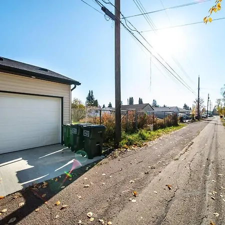 Modern Nordic Escape, 3Br Near Wem & Dt, Aircon & Fireplace, Wifi, Sleeps 6! Edmonton Exterior photo